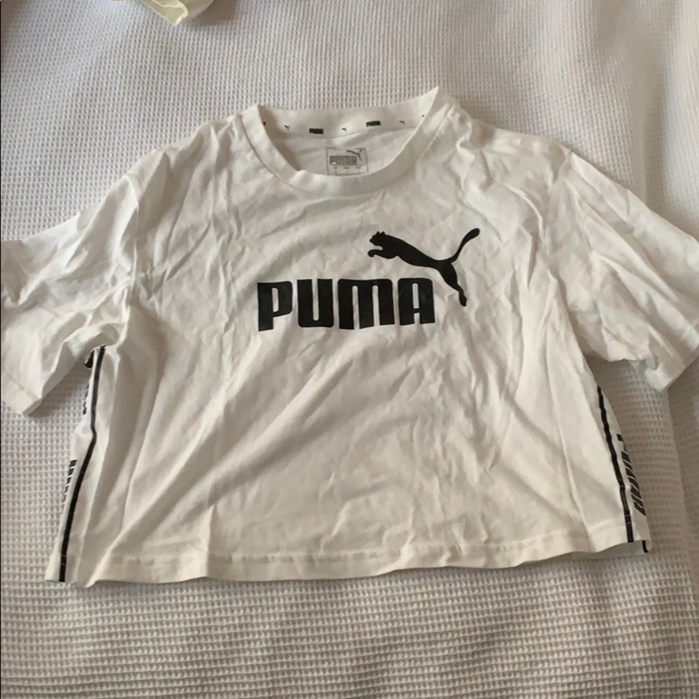 Cropped puma shirt